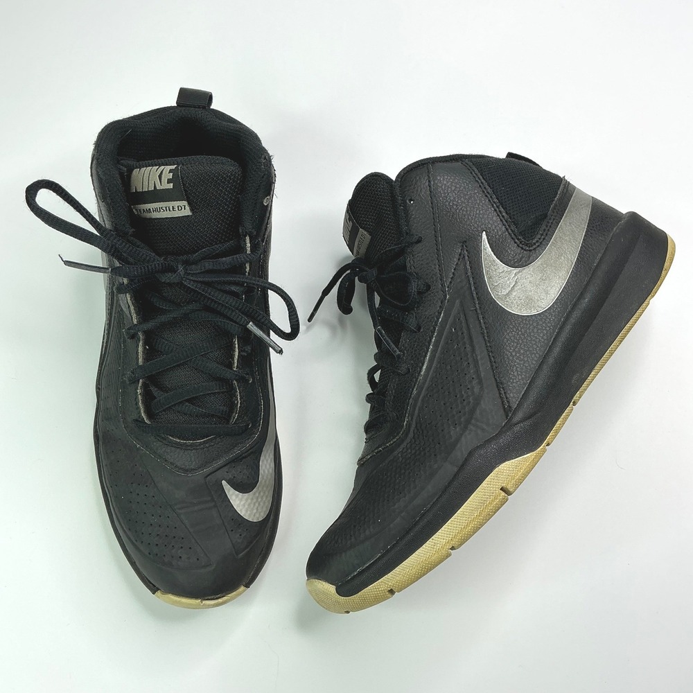 Nike Black Team Hustle D7 Basketball Shoes Kids Size 6Y 747998-001